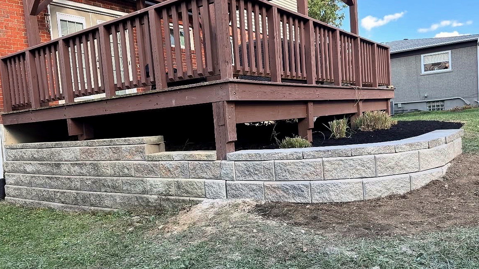 Retaining wall and planting detail for Cincinnati-area homes